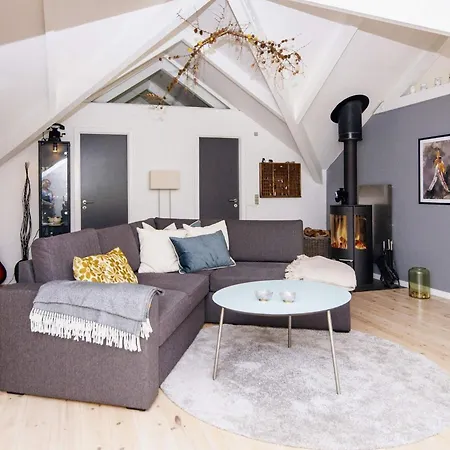 Bright With Hot Tub - By Traum *