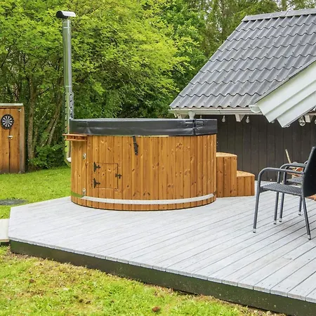 בית נופש Bright With Hot Tub - By Traum
