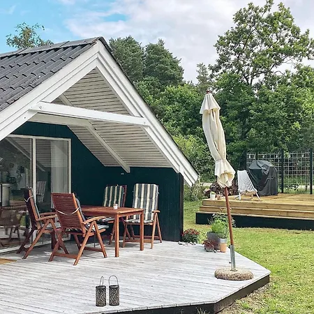 Bright With Hot Tub - By Traum